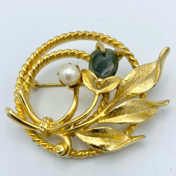 Sarah Coventry Signed Gold Plate Flower Faux Pearl Green Stone Circle Brooch Pin - Picture 8 of 9